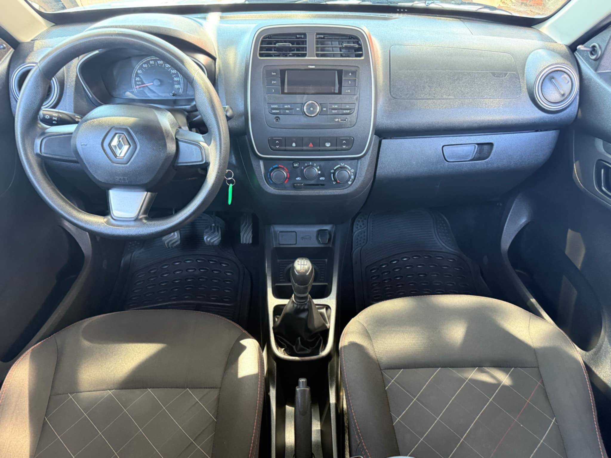 kwid interrieur (6)