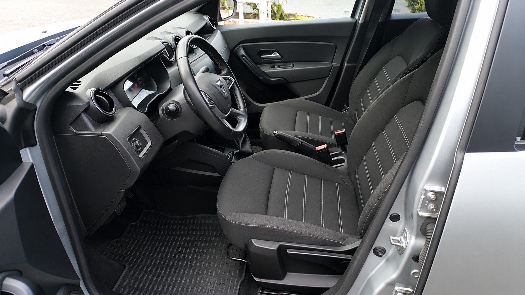 duster automatique interrieur disel tahiti a vendre
